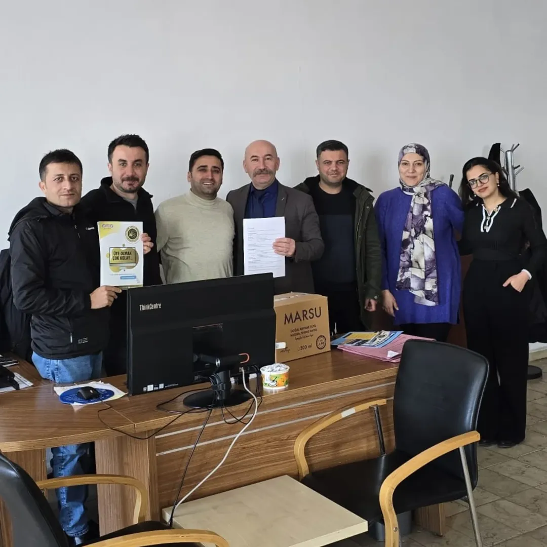 Şırnak ilinde yaşanan su sıkıntısı nedeniyle Şırnak Sosyal Güvenlik İl Müdürlüğü'ndeki üyelerimize su dağıttık.