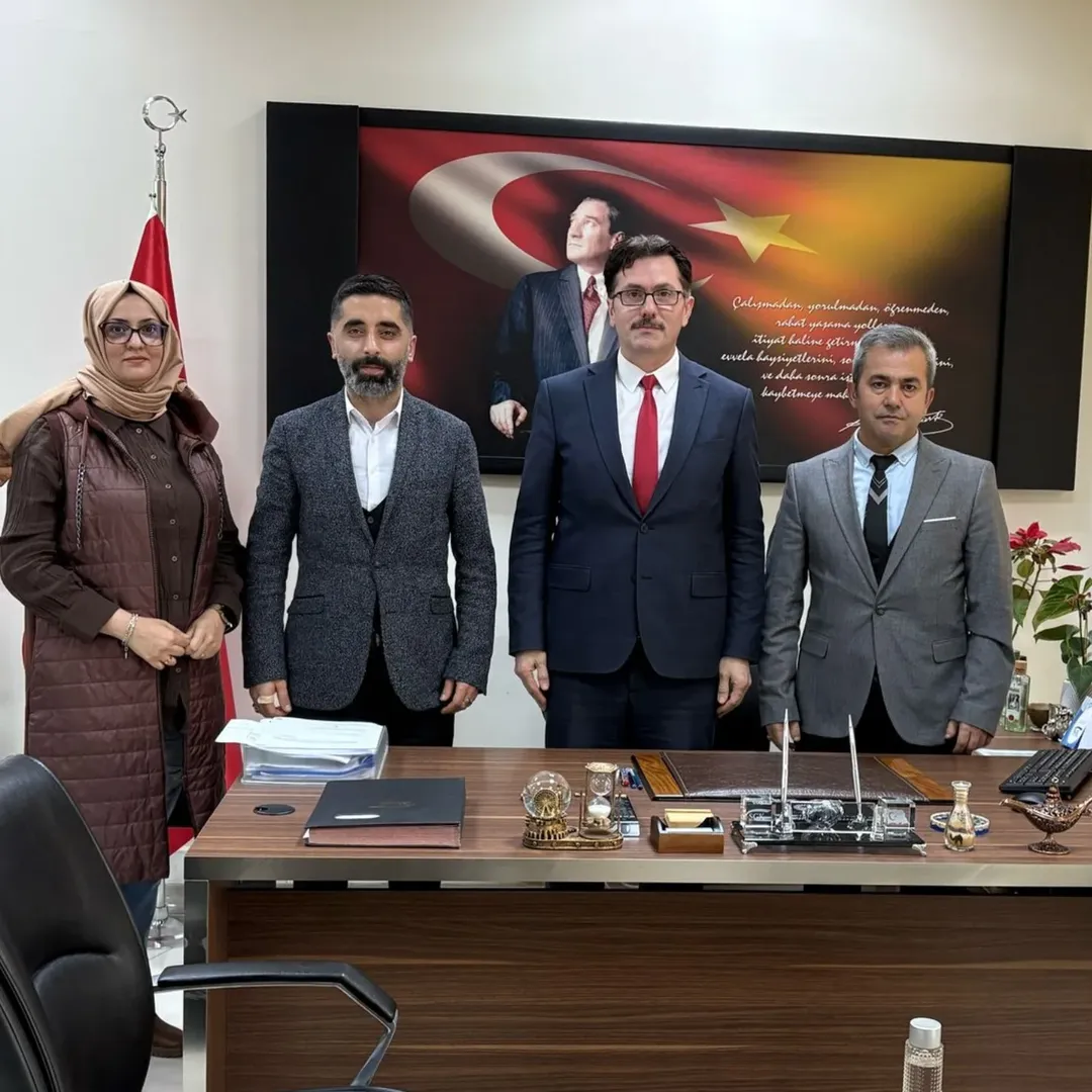 Başakşehir Sosyal Güvenlik Merkez Müdürlüğümüzü ziyaret ederek mesai arkadaşlarımızın sorunlarını dinledik.